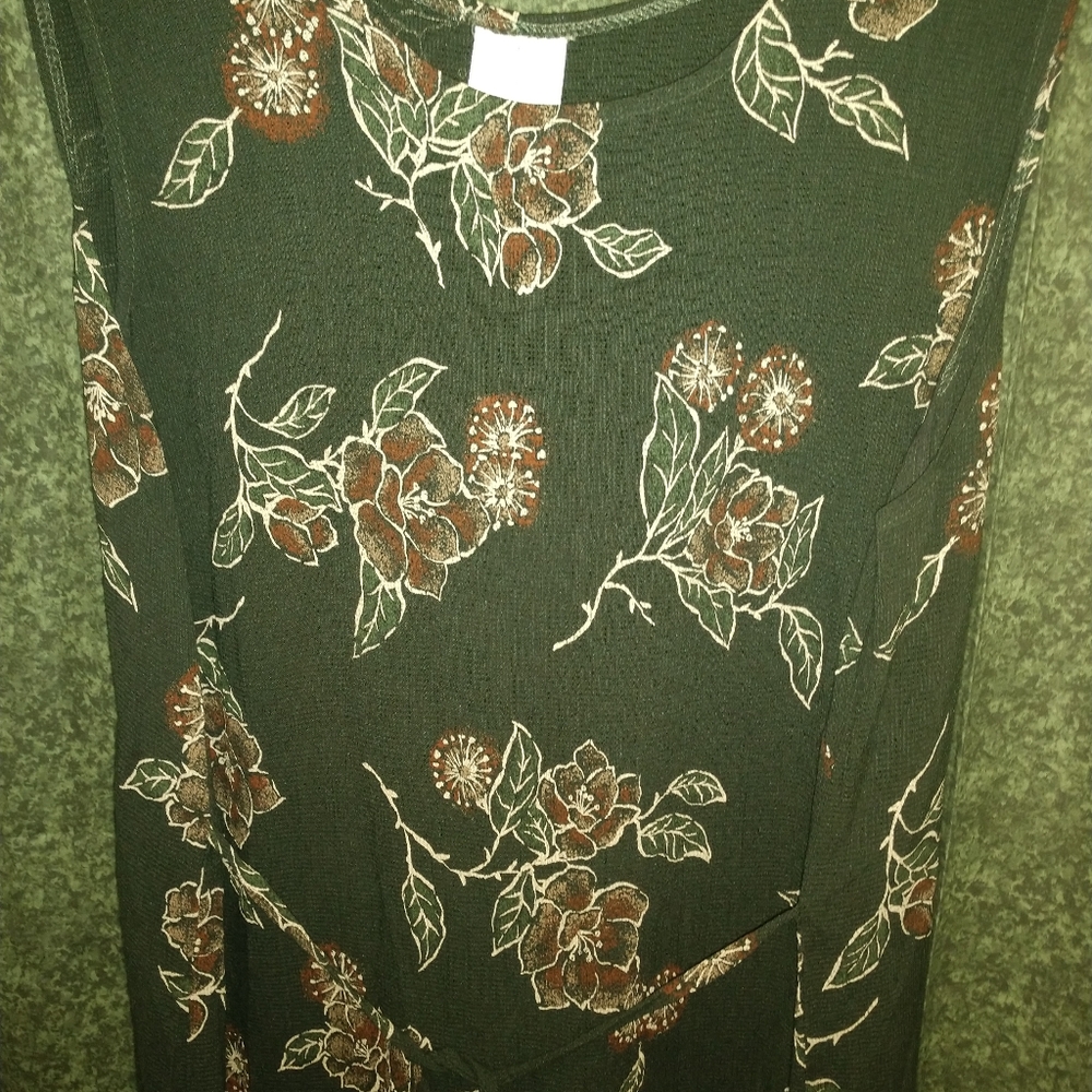 Dress - Picture 2 of 6